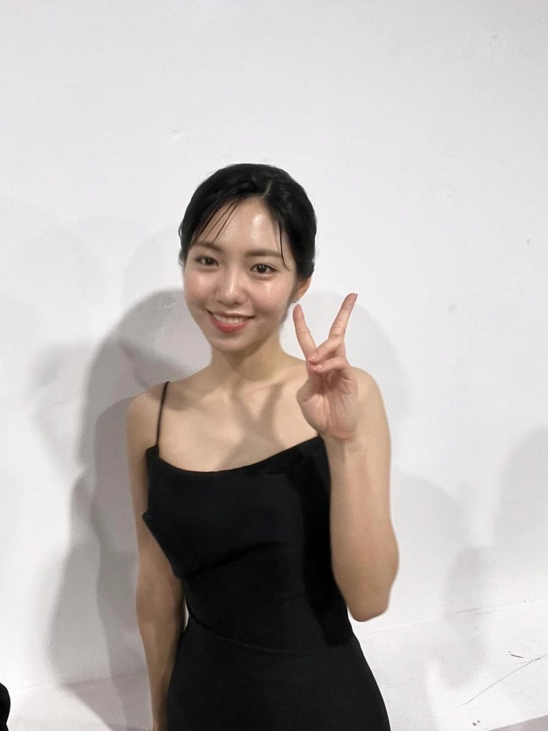 “여름밤의 미소처럼”…박서연, 심플 올블랙→청아한 반전 / 배우 박서연 인스타그램