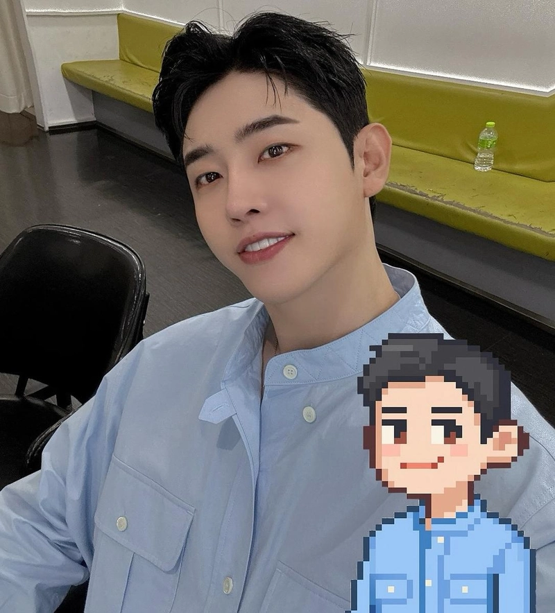 “유행이라서 나도한번”…박현호, 장난스런 셀카→픽셀 감성 폭발 / 가수 박현호 인스타그램