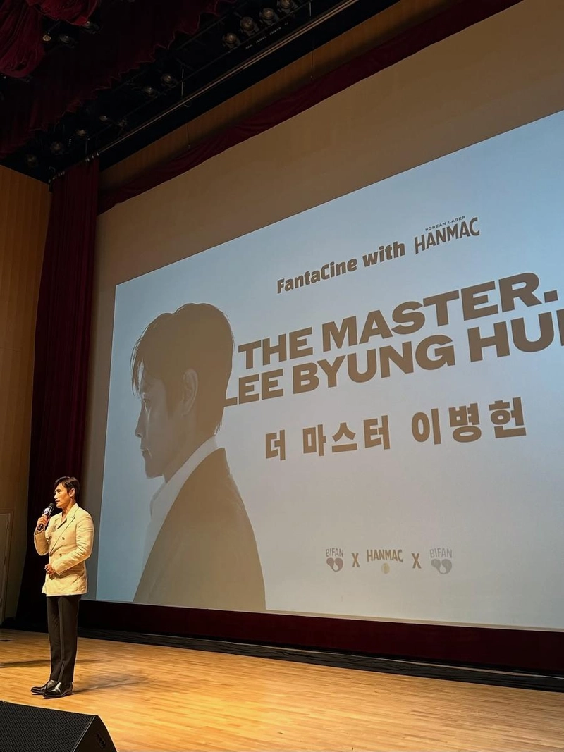 “무대 위 깊은 눈빛”…이병헌, 여름밤의 환대→팬심 전율 / 배우 이병헌 인스타그램
