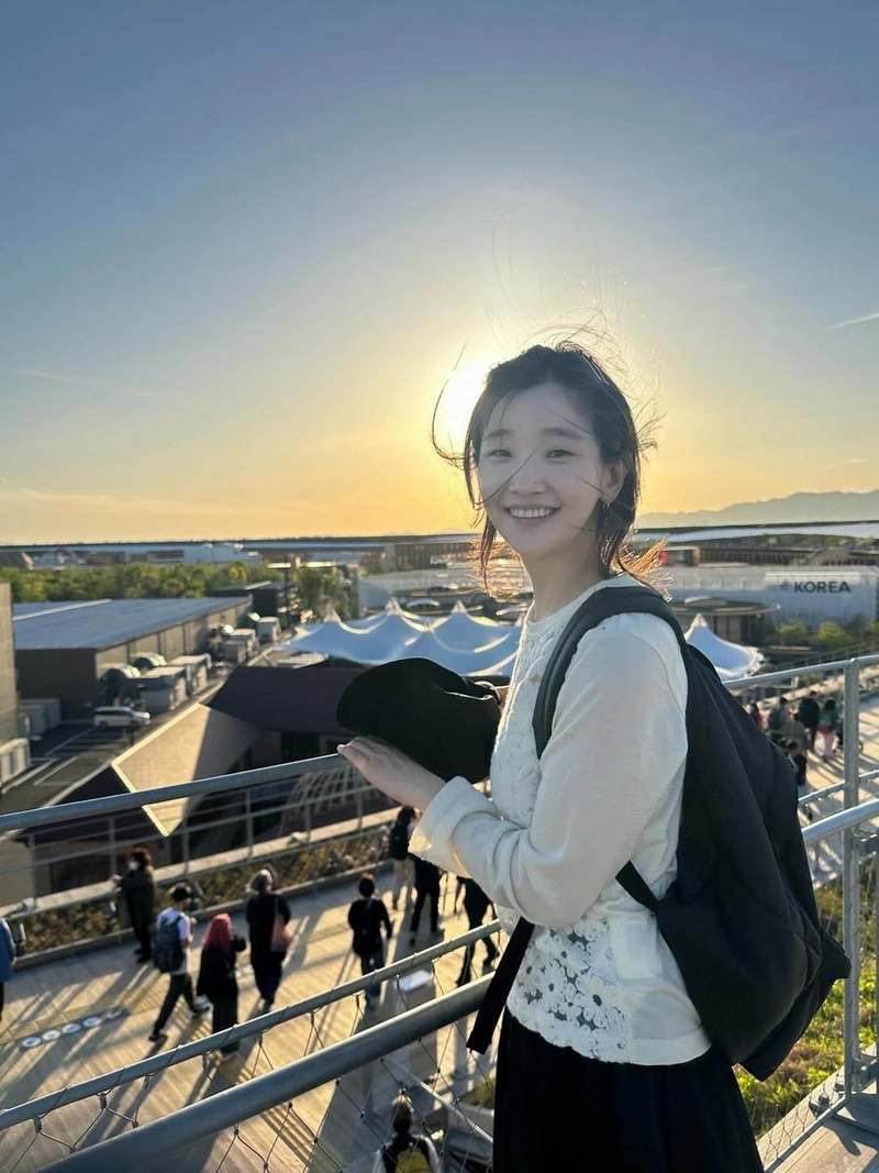 “빛을 머금은 미소”…박소담, 노을 아래 산뜻함→여름 저녁 산책 / 배우 박소담 인스타그램