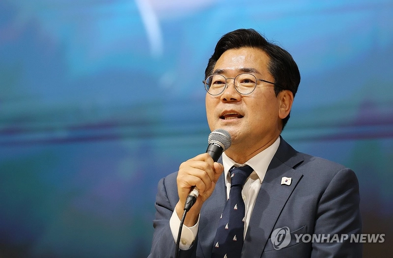 마이크 잡은 박찬대 의원 / 연합뉴스