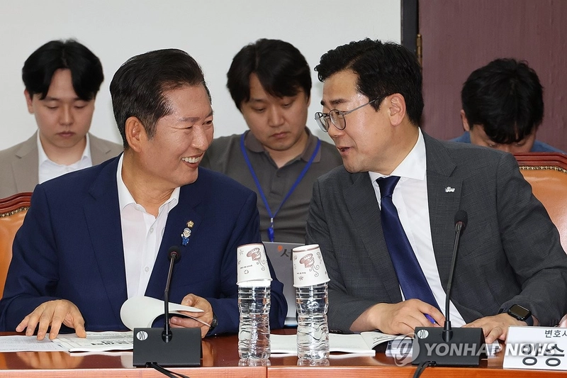검찰개혁토론회에서 만난 당대표 후보 / 연합뉴스