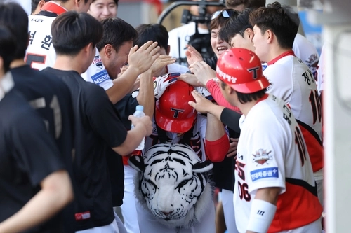 “홈런 4방 폭발”…KIA, 롯데전 대승→프로야구 단독 2위 도약 / 연합뉴스