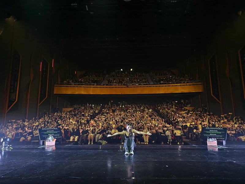 “가슴 벅찬 무대 위 순간”…에일리, 자카르타 감동→팬과 하나 된 밤