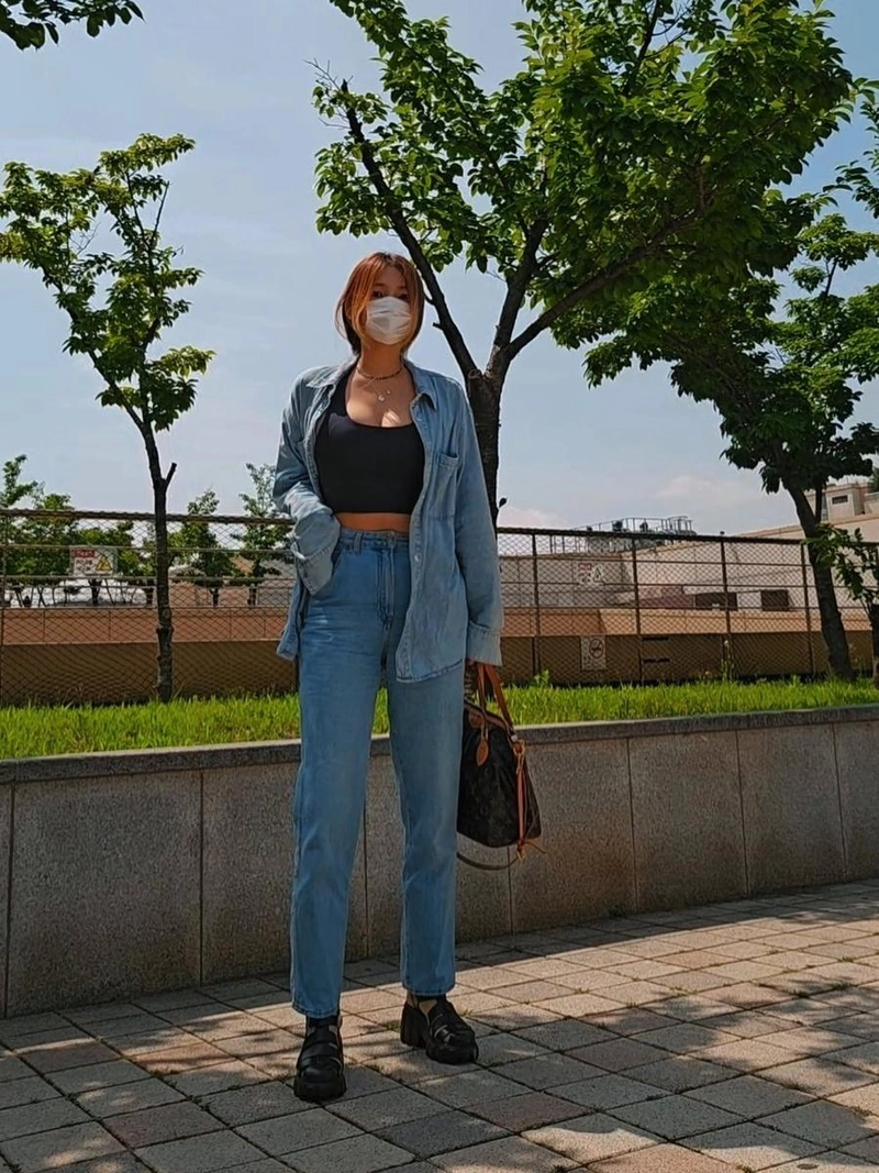 “이쯤 되면 날씨가 싸우자고 하는건 맞다”…이채영, 도발 속 여름→청량 카리스마 폭발 / 배우 이채영 인스타그램