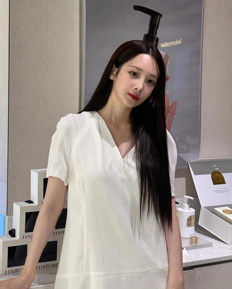 “스크럽이 미쳤…”…유지애, 청초 미소로 여름→감각적 인증 / 걸그룹 러블리즈 유지애 인스타그램