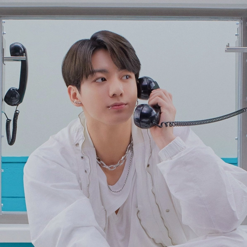 “극락비주얼 자태”…방탄소년단(BTS) 정국, ‘퍼미션 투 댄스’ 라이브 발표 앞두고 전설 예고→팬심 폭발