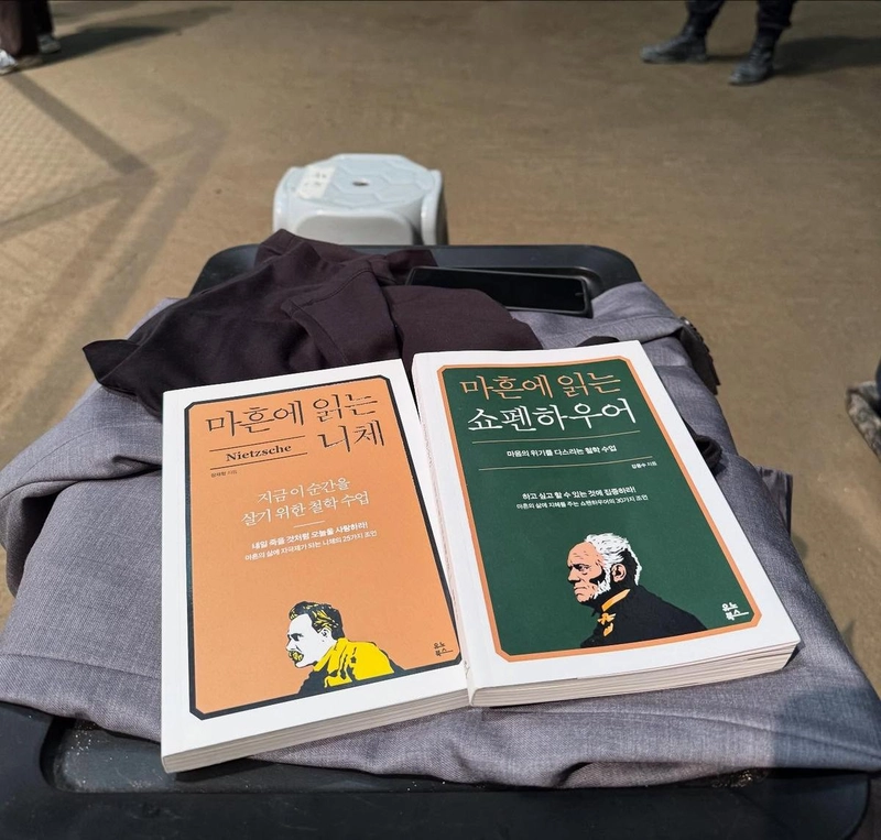 “아니, 꼭 나이 때문만은 아니고”…최시원, 짙어진 사유→철학에 물든 여름 / 그룹 슈퍼주니어 최시원 인스타그램