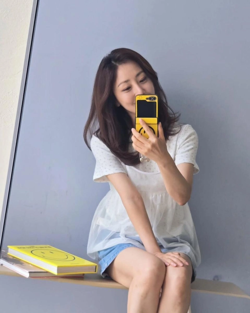 “역시 배워야 돼 배우니까”…오나라, 미소 짓는 거울샷→휴식 속 산뜻한 변신 / 배우 오나라 인스타그램