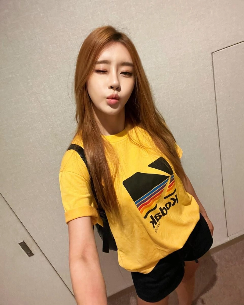 “한국 떠나기 전 마음”…서인아, 두려움 안고→강렬한 여름 인증 / 가수 서인아 인스타그램
