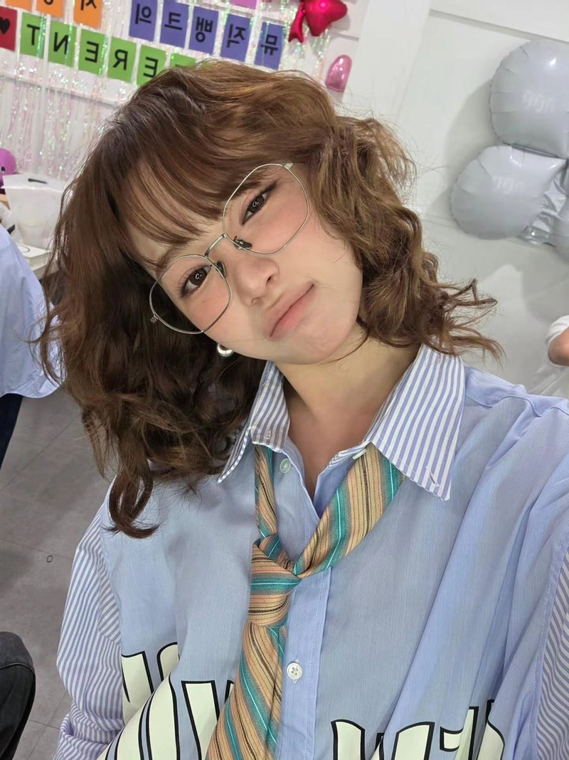 “투박해도 사랑스럽죠”…김채원, 소녀 감성→컬리 헤어 변신 / 걸그룹 르세라핌 김채원 인스타그램