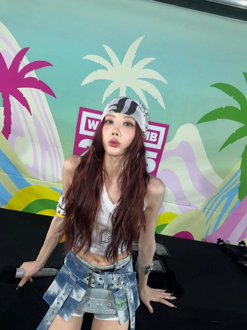“수분을 머금은 여름”…김립, 워터밤 무대→트렌디 비주얼 폭발 / 걸그룹 아르테미스 김립 인스타그램