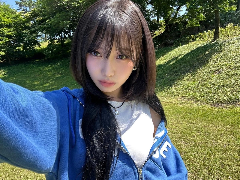 “푸른 그늘 아래, 그대로 머물고파”…류수정, 여름 담은 시선→청량감 압도 / 걸그룹 러블리즈 류수정 인스타그램