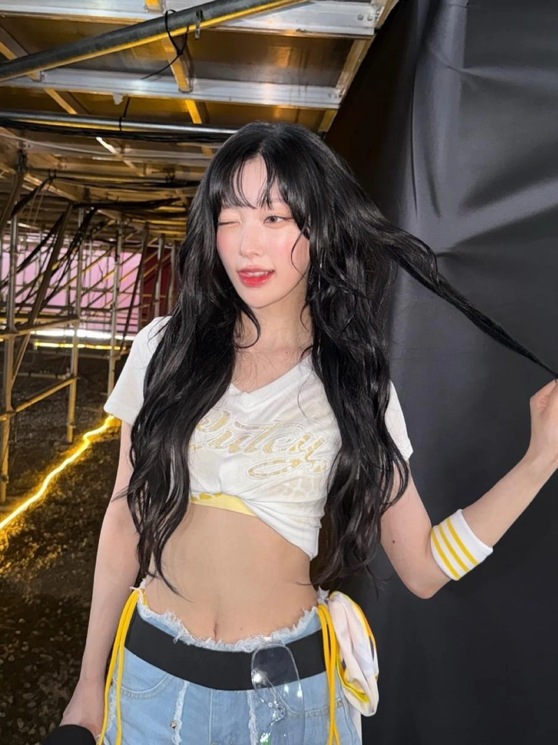 “발랄한 유쾌함 담아서”…최리, 장난기 가득 여름→눈웃음 셀카 / 걸그룹 아르테미스 최리 인스타그램
