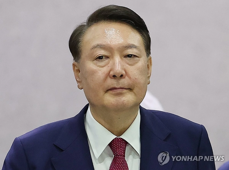 윤석열 전 대통령이 5일 내란 특검 2차 조사를 마치고 조은석 특별검사팀 사무실이 있는 서울 서초구 서울고검을 나서고 있다. 2025.7.6 / 연합뉴스