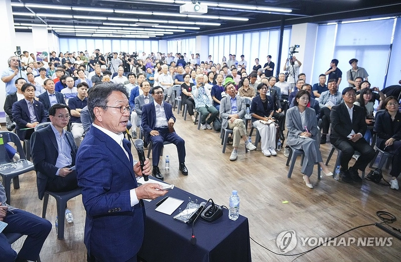 주민과 토론하는 강기정 광주시장 / 광주시 제공