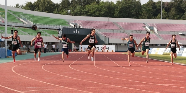 “10초20 역주”…김시온, 백제왕도 100m 제패→한국 역대 5위 / 연합뉴스