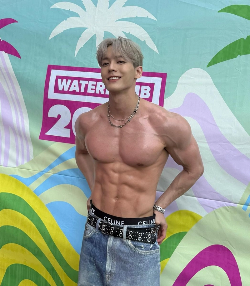 “새로운 계절이 열렸다”…이민혁, 여름 태양 아래→완벽한 피지컬 압도 / 그룹 비투비 이민혁 인스타그램