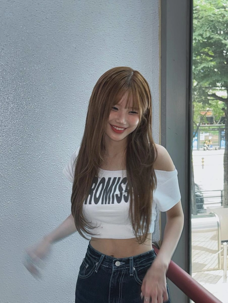 “여름이 더 기다려졌어요”…송하영, 환한 미소→청량한 오후 인증 / 걸그룹 프로미스나인 송하영 인스타그램
