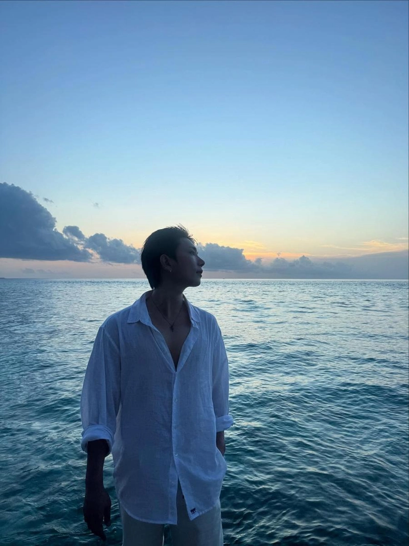 “노을 빛 아래 잠시 머물렀다”…조슈아, 여름 저녁→몰디브 감성 여행 / 그룹 세븐틴 조슈아 인스타그램
