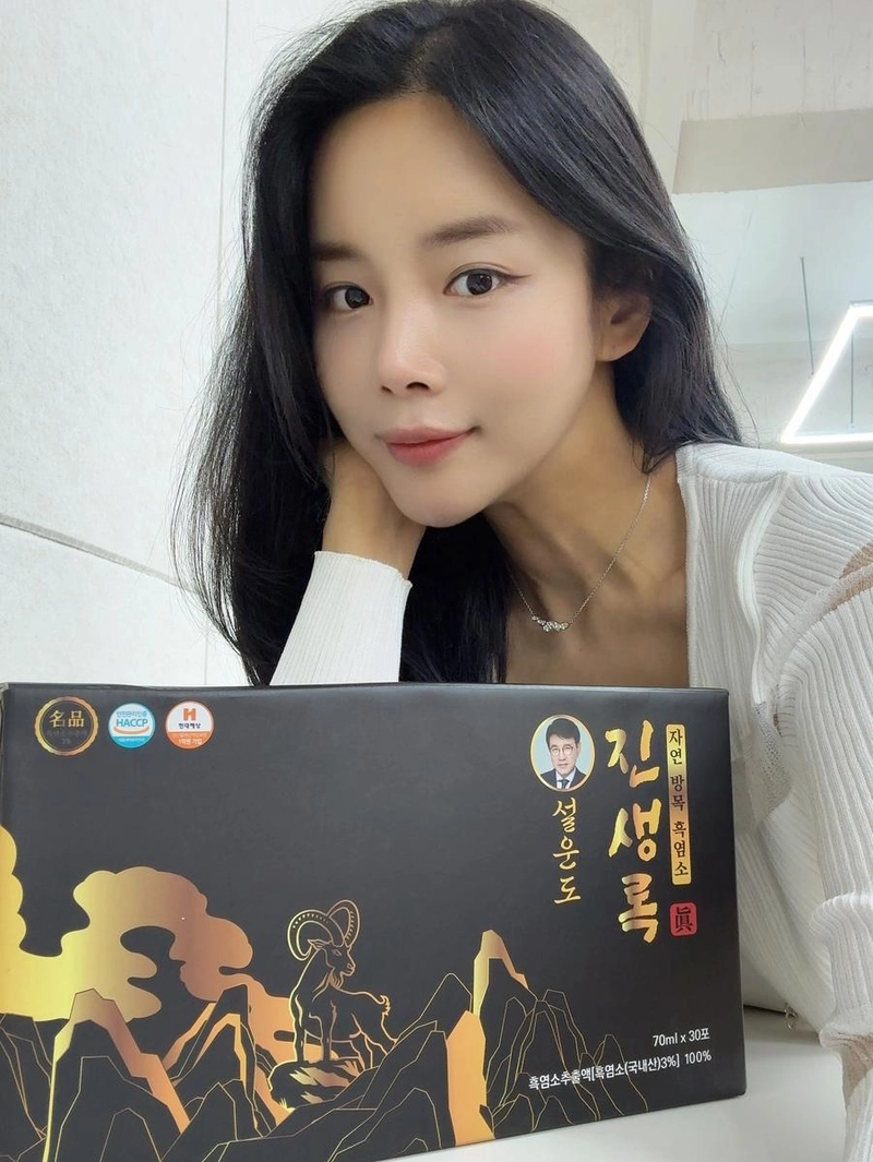 “여름 기운 채운 하루”…조정민, 고요한 미소→건강한 힐링 일상 / 가수, 배우 조정민 인스타그램