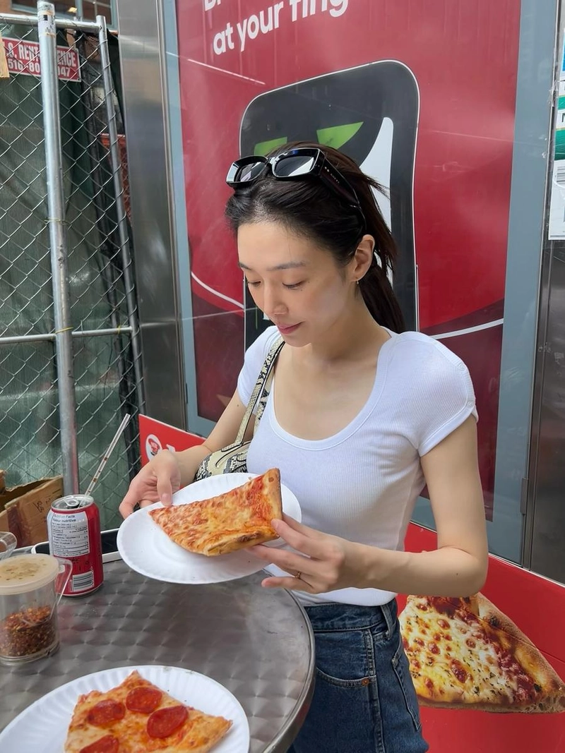 “한 조각의 일상처럼”…박규영, 여름 오후 피자→소소한 행복 담아 / 배우 박규영 인스타그램