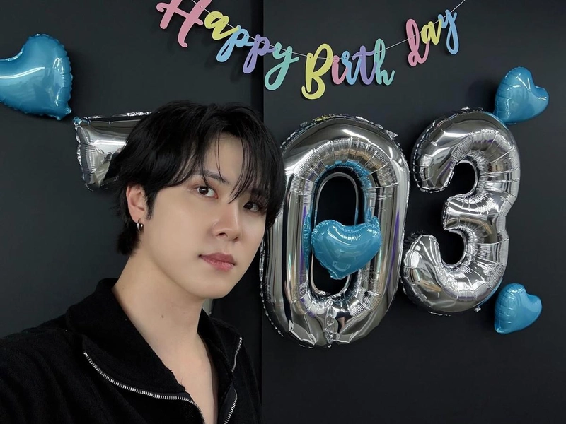 “감삼다”…김동한, 은은한 미소→생일 감동 인증 / 그룹 위아이 김동한 인스타그램