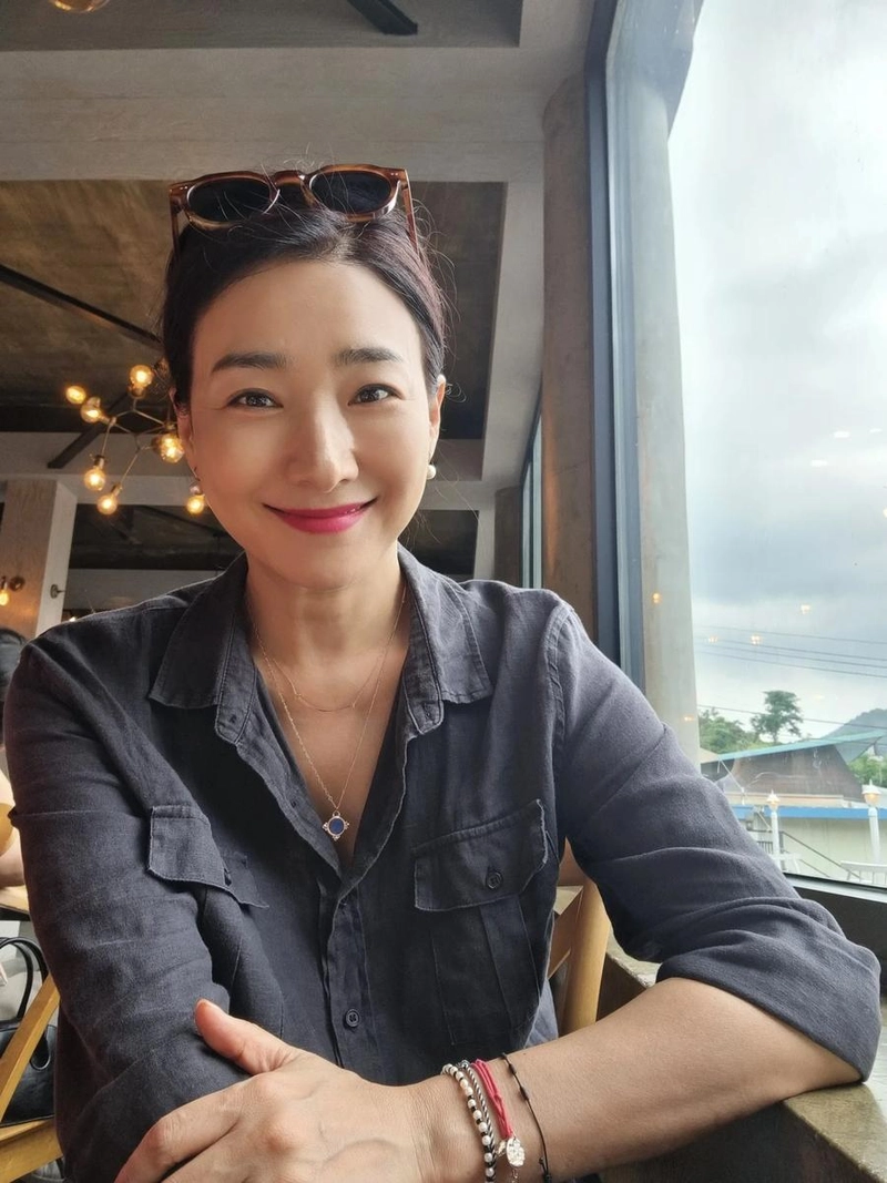 “Smile again”…박현정, 여름 저녁의 미소→따스한 위로 / 배우 박현정 인스타그램