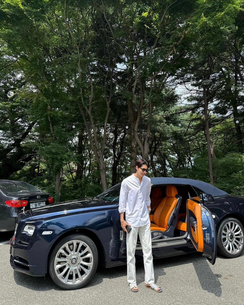 “꿈을 굴린다”…박정진, 신차 앞 당당한 포즈→여름 자신감 폭발 / 인플루언서 박정진 인스타그램