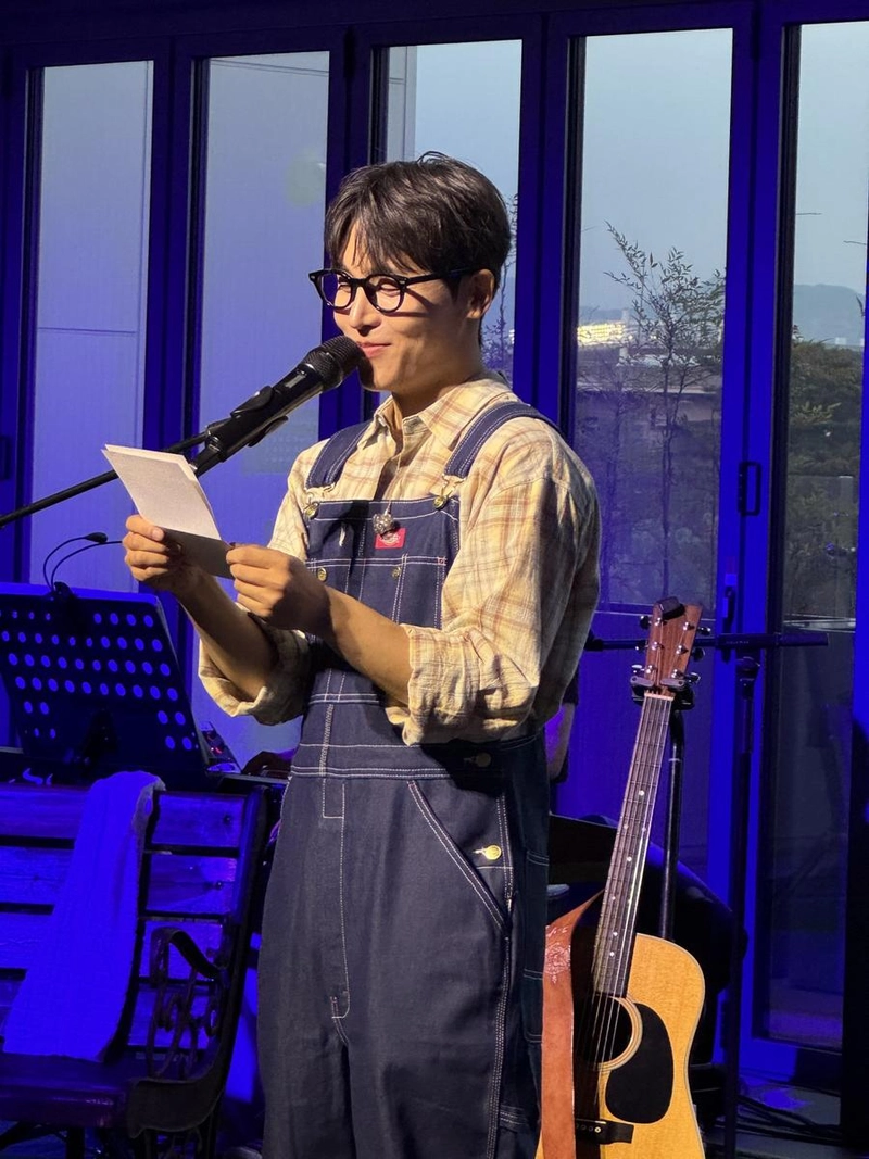 “10년을 노래로 쌓았다”…그_냥, ‘냥만적 하루’서 팬들과 눈물의 손편지→공연장 뜨겁게 물들다 / ATCM