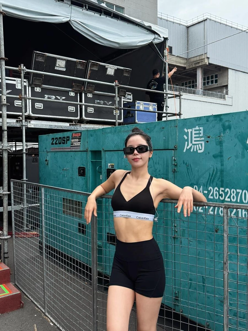 “가오슝 못 잊어”…솔라, 무더운 여름→아찔한 카리스마 / 걸그룹 마마무 솔라 인스타그램