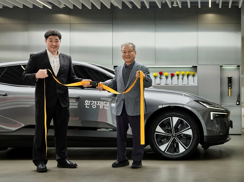 폴스타4 친환경 동행…폴스타, 환경재단에 전기 SUV 기증→지속가능 경영 가속