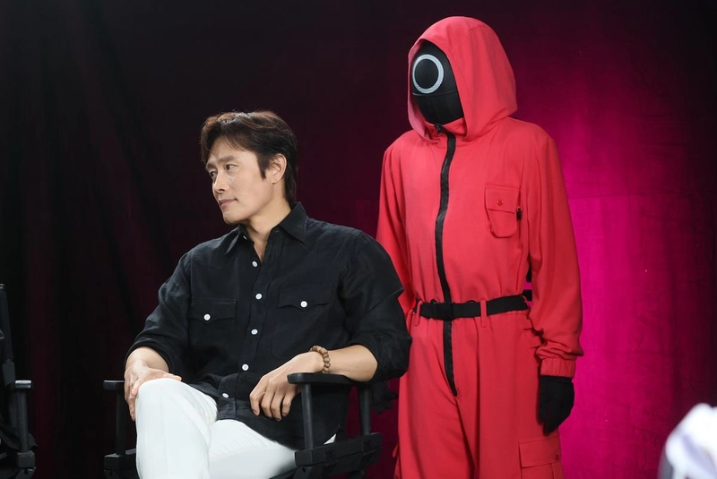 “차분한 눈빛이 던지는 울림”…이병헌, 극과 극 온도→적막 속의 존재감 / 배우 이병헌 인스타그램