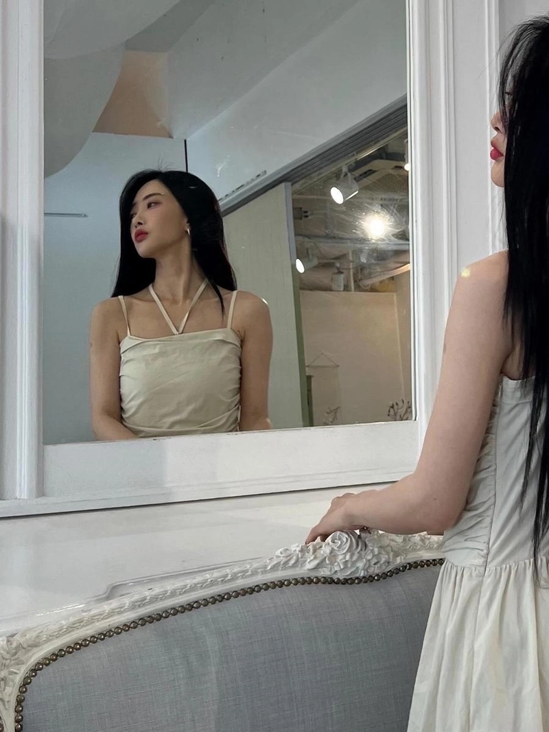 “거울에 비친 고요함”…안이서, 여름 오후 속→설렘 가득한 자아 탐색 / 배우 안이서 인스타그램
