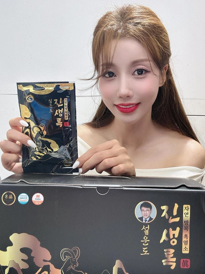 “올 여름 건강관리는 진생록으로”…두리, 밝은 미소로 추천→청량감 가득한 근황 / 가수 두리 인스타그램