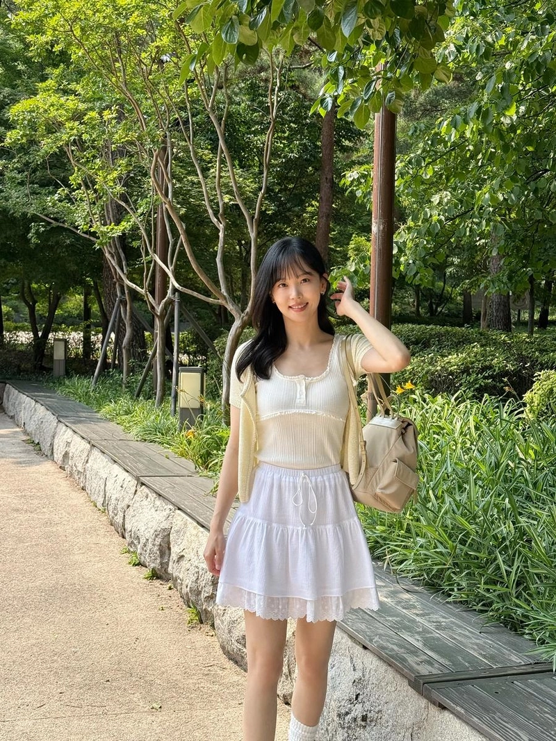 “덥디 더운 7월의 산책”…강한나, 여름빛 가득→청량 일상 포착 / 배우 강한나 인스타그램