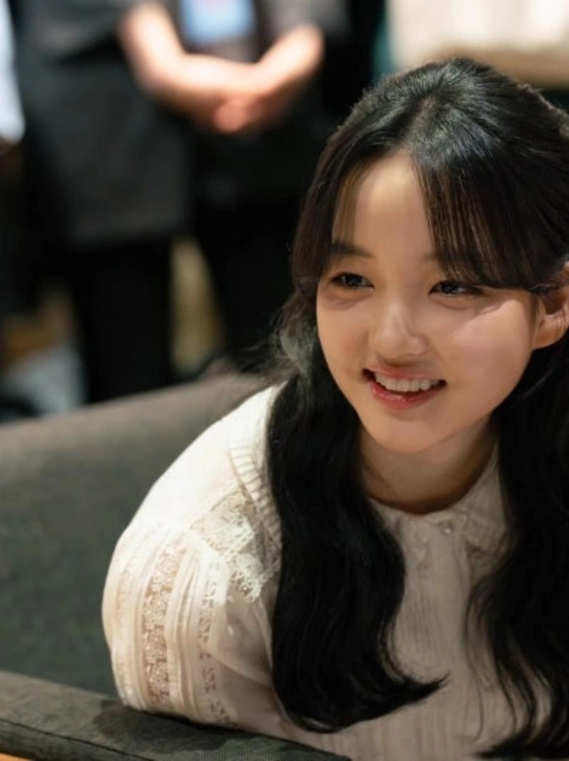 “섬세한 미소 머금고”…최유리, 기다림 끝 여름→청초한 분위기 / 배우 최유리 인스타그램