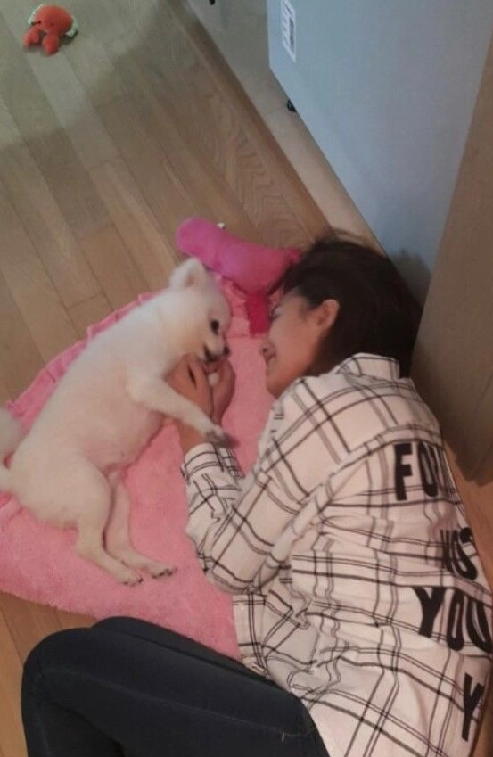“지소연, SNS에 서린 16년의 이별”…핑크빛 추억만 안은 채→마음 깊은 파문 남겼다