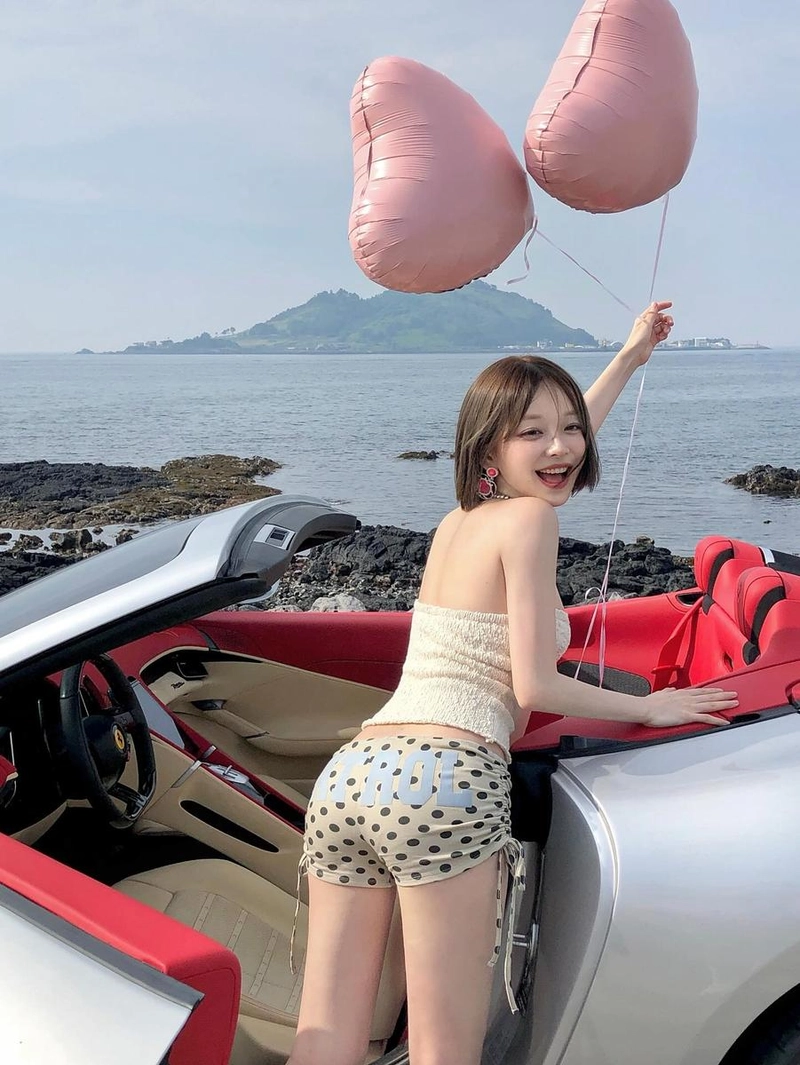 “맞아여 생일이에여 축하해주세용”…강태리, 한여름 해변→설렘 가득한 순간 / 가수 강태리 인스타그램