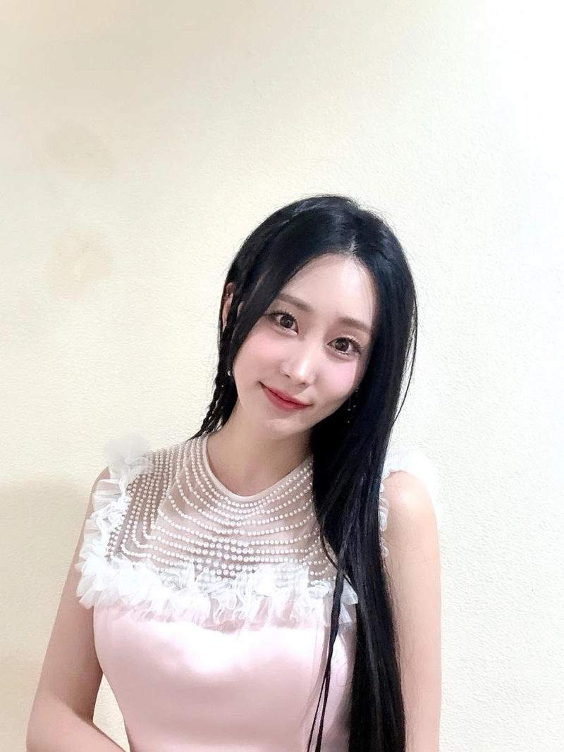 “오늘 밤 10시에서 만나요”…김의영, 부드러운 설렘→청순 미모 화제 / 가수 김의영 인스타그램