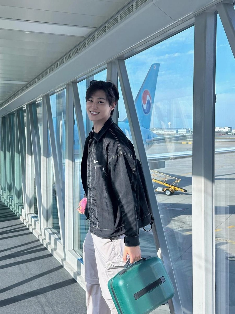 “인생은 무스비”…이상윤, 비행길 설렘→공항 빛낸 미소 / 하트페어링 출연자 모델 이상윤 인스타그램