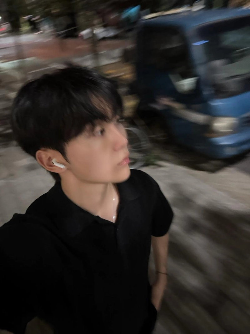“매일마다꾸고싶은꿈이야”…승관, 흐릿한 여름밤→몽환적 산책 인증 / 그룹 세븐틴 승관 인스타그램