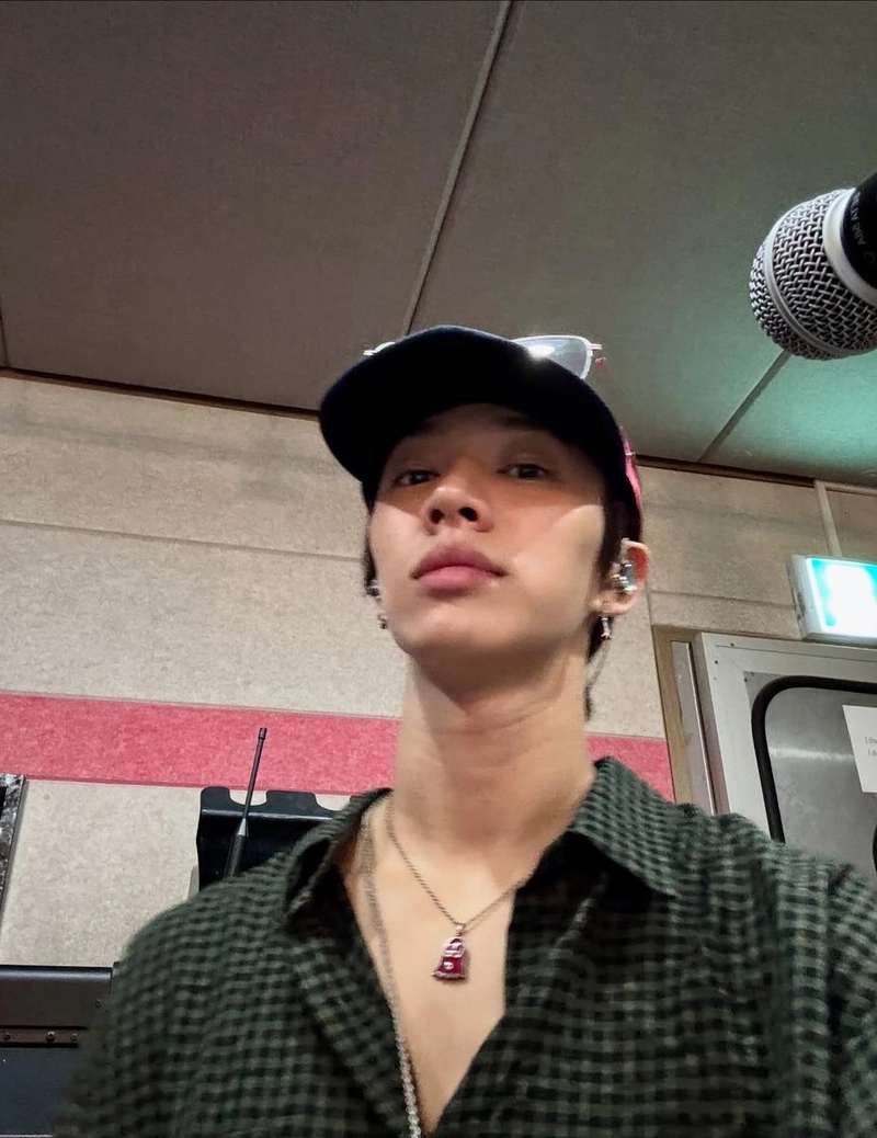 “D-4”…이기광, 무대 앞 긴장감→눈빛으로 전한 다짐 / 그룹 하이라이트 이기광 인스타그램