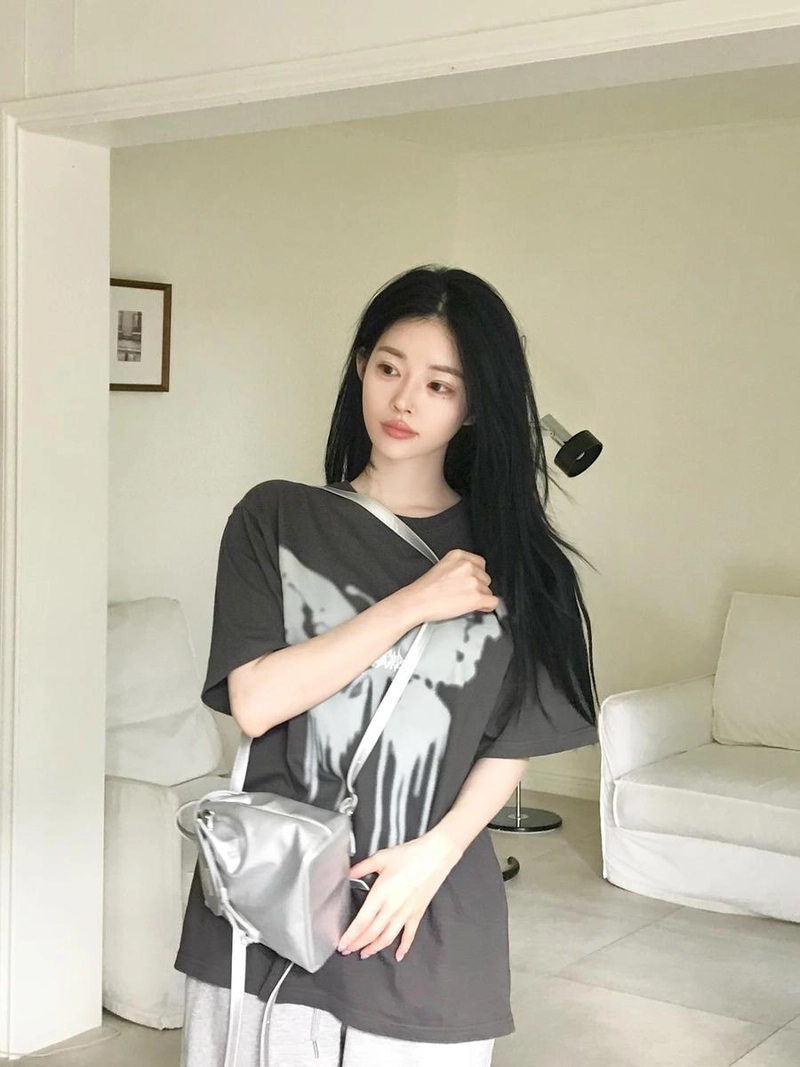 “녹아 내릴드”…유혜원, 무심한 여름→감각적 무드 완성 / 커플팰리스2 출연자 모델 유혜원 인스타그램