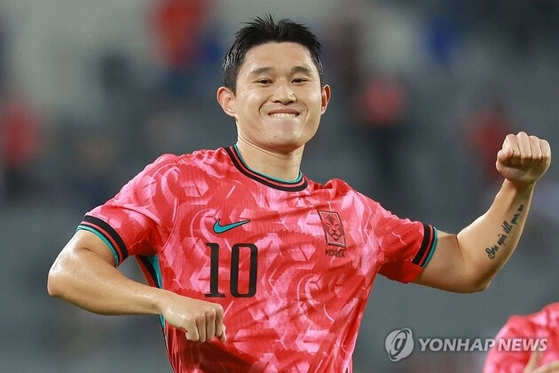 “환상 감아차기 폭발”…이동경, 중국전 선제골→3-0 완승 견인 / 연합뉴스