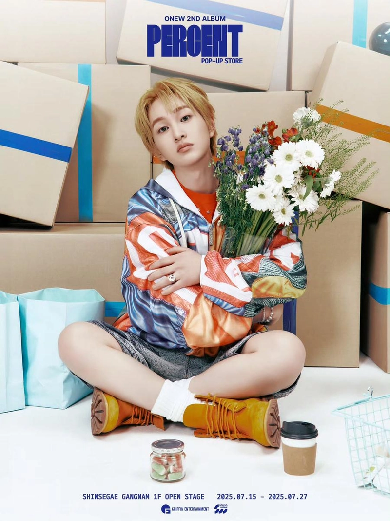 “팝업인데 이거 큰데”…온유, 꽃과 함께 앉아→여름 감성 폭발 / 샤이니 온유 인스타그램