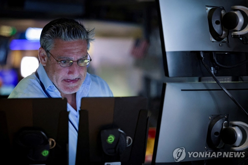 뉴욕증시 3대 지수 0.8~0.9% 하락…트럼프 관세 서한에 위험 회피 확대