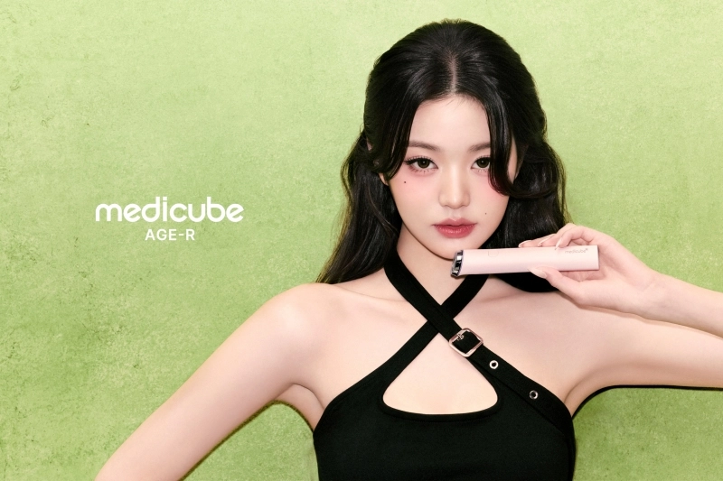 “장원영, 광고계 정상 증명”…아이브, ‘메디큐브 에이지알’ 모델→글로벌 영향력 확대 / 에이피알