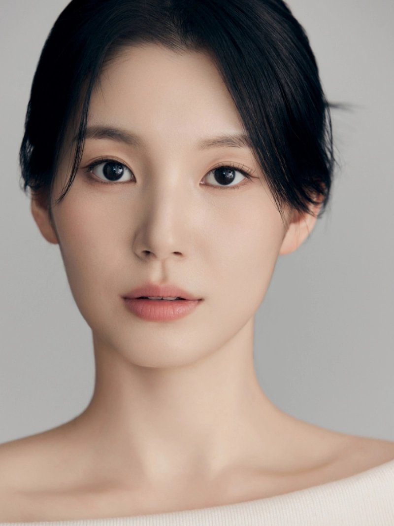 “강렬한 변신 시작”…한동희, ‘취사병 전설이 되다’서 독보적 카리스마→시선 집중 / 눈컴퍼니