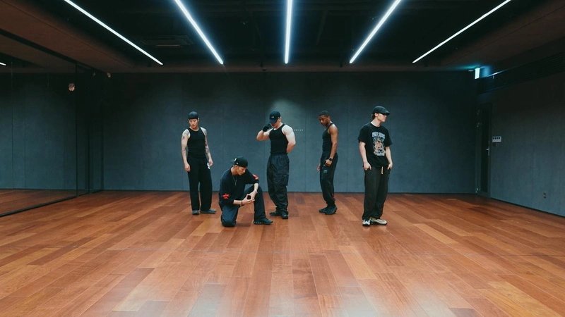 “칼각 춤선에 담긴 자신감”…원호, ‘Better Than Me’로 첫 정규 앨범 포문→퍼포먼스 대가 입증 / 하이라인엔터테인먼트